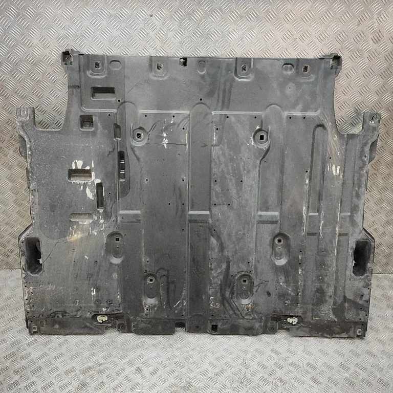 Center/middle under tray cover 9826425780