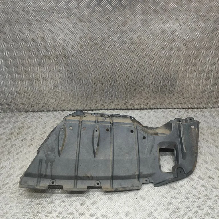 Center/middle under tray cover – Lexus RX 450H (2016-)