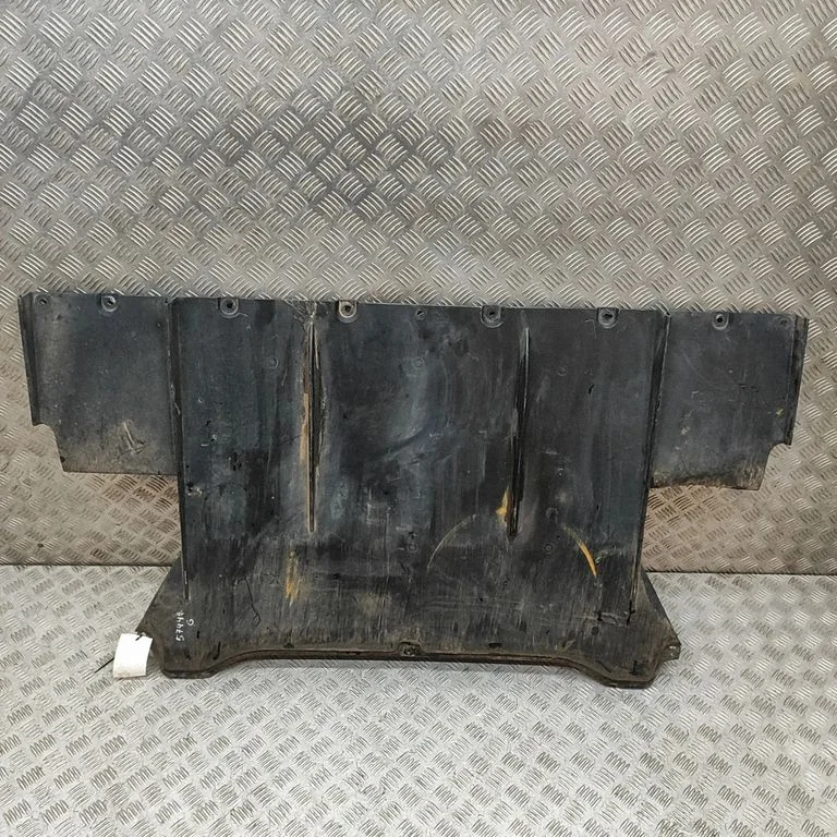 Center/middle under tray cover 105732600C