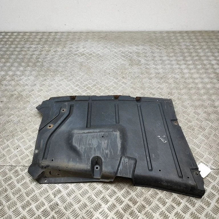 Center/middle under tray cover 7363203