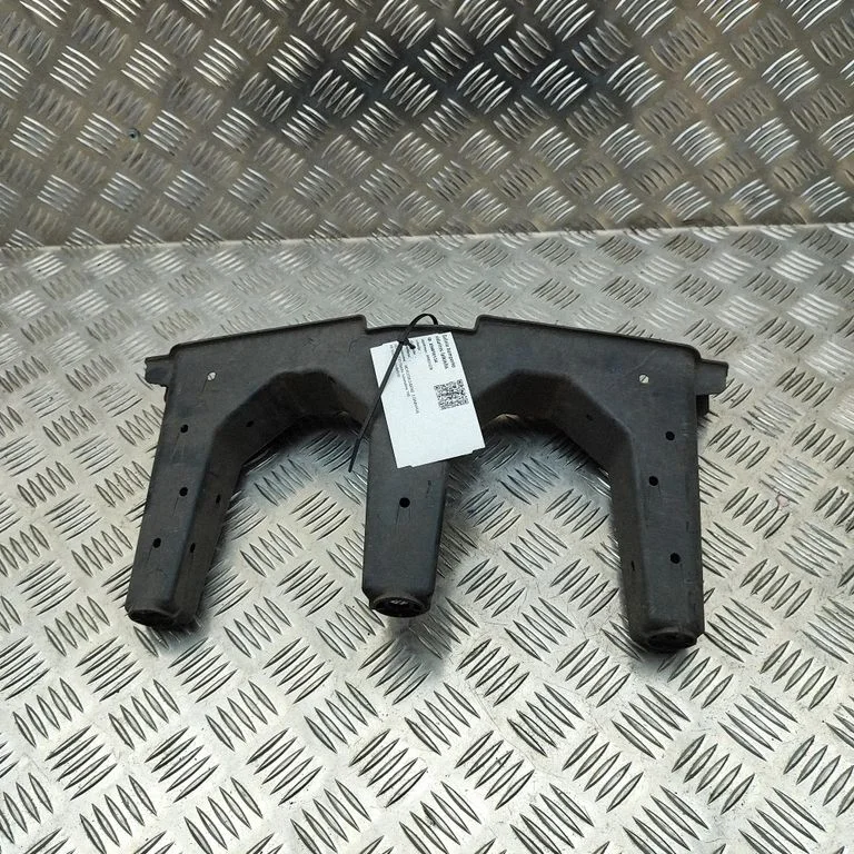 Center/middle under tray cover A2436802800