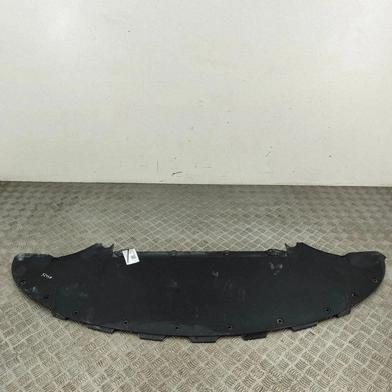 Center/middle under tray cover 108417400E