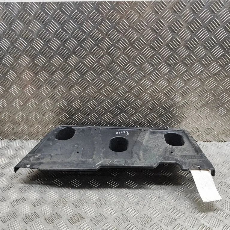 Center/middle under tray cover 9828030780