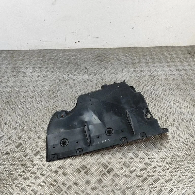 Center/middle under tray cover