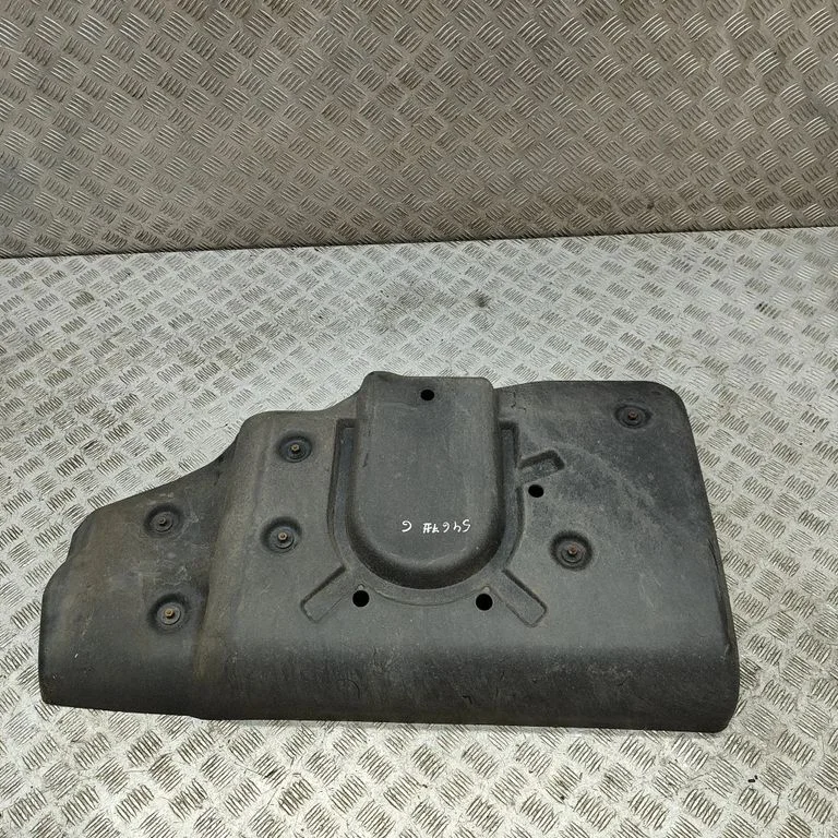 Center/middle under tray cover A1666840300