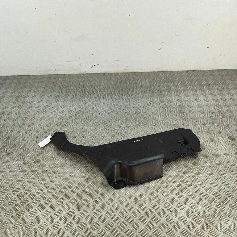 Center/middle under tray cover 7453188