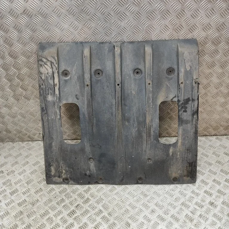 Vidējais dibena aizsargs 6G3317C857AC