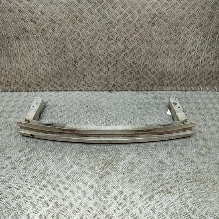 Aizmugurējā bufera šķērssija 8R0807331B