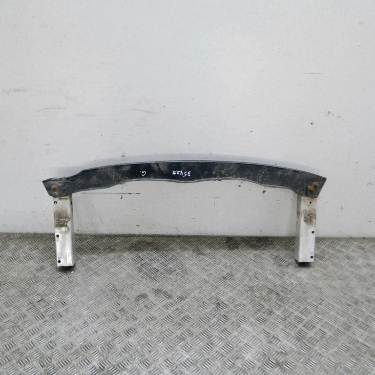 Aizmugurējā bufera šķērssija 8T0807332A