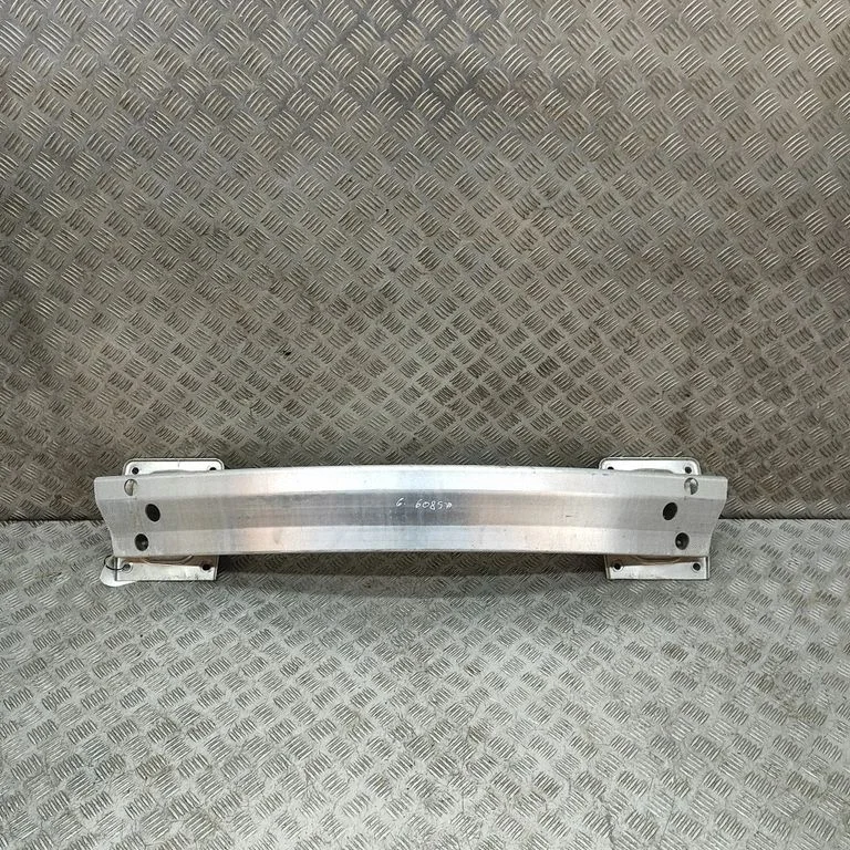 Aizmugurējā bufera šķērssija – Tesla Model S (2012-)