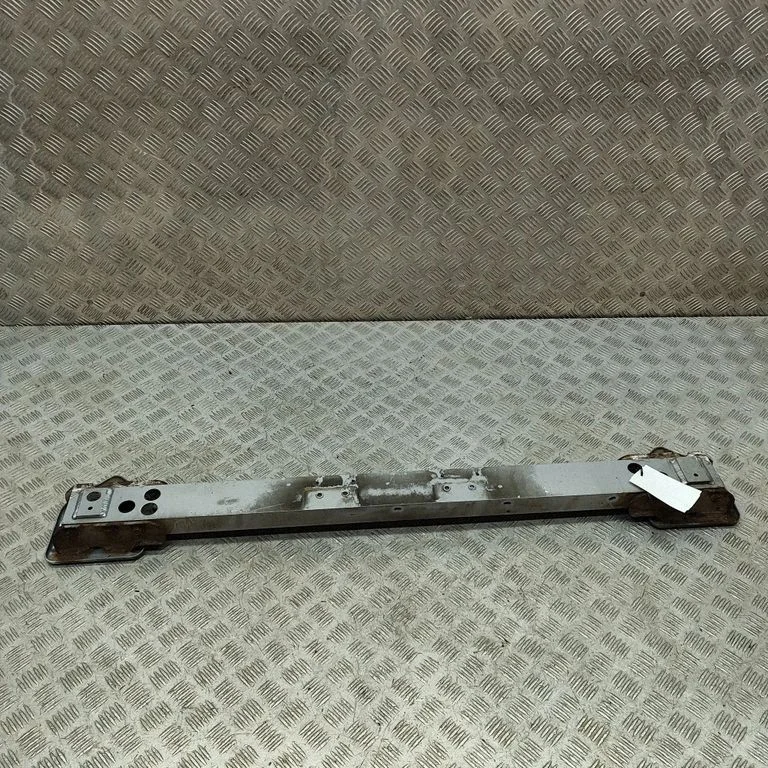 Aizmugurējā bufera šķērssija 6410B183