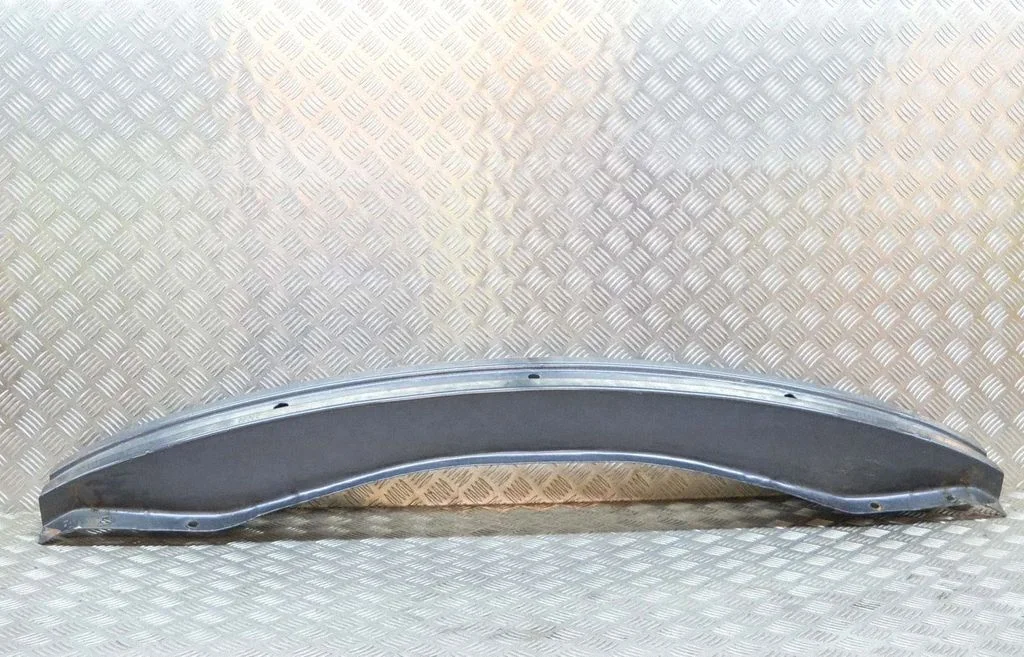 Aizmugurējā bufera šķērssija – Tesla Model S (2012-)