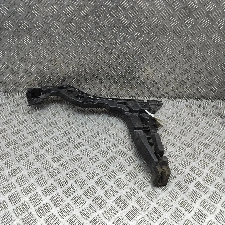 Rear bumper mounting bracket 5H9807394D