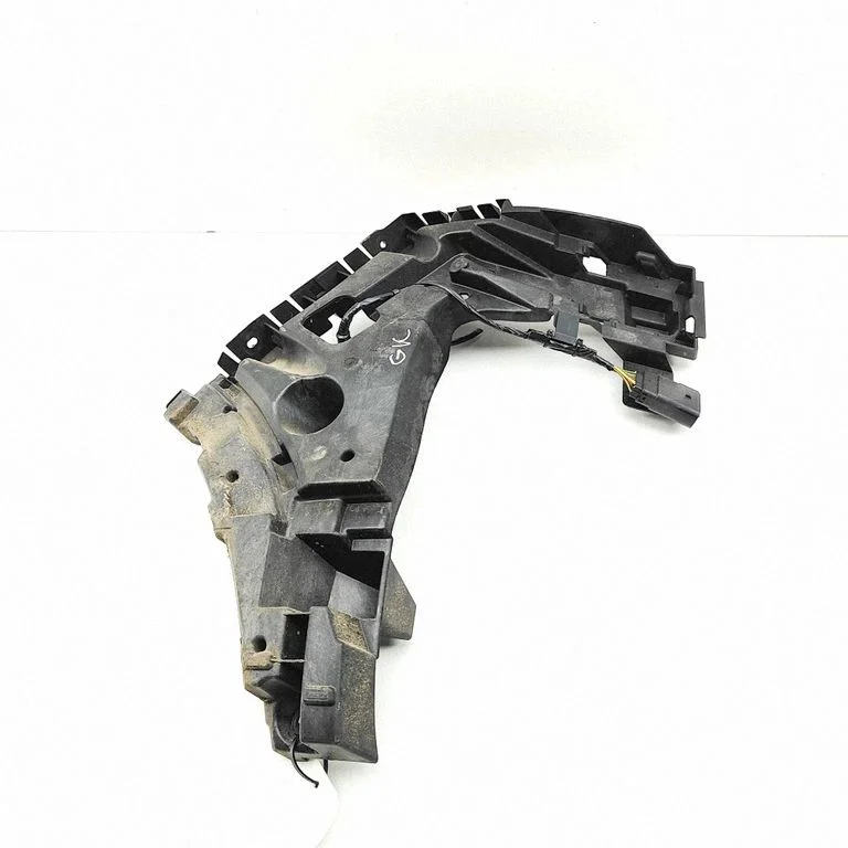 Rear bumper mounting bracket 32227484