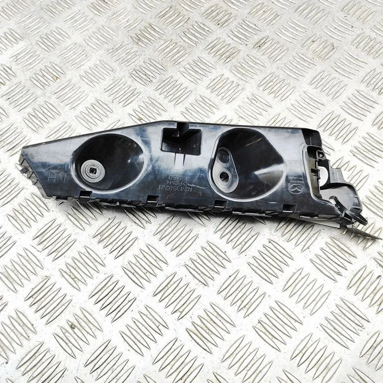 Rear bumper mounting bracket N243502J1
