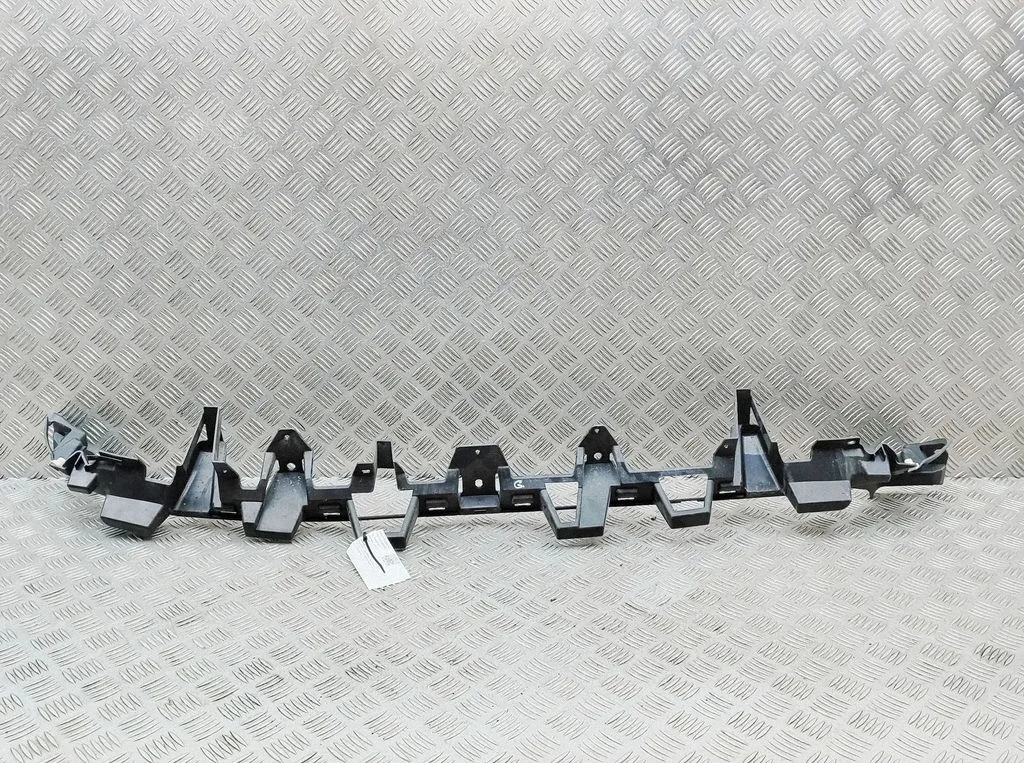 Rear bumper mounting bracket – Land Rover Discovery Sport (2014-)