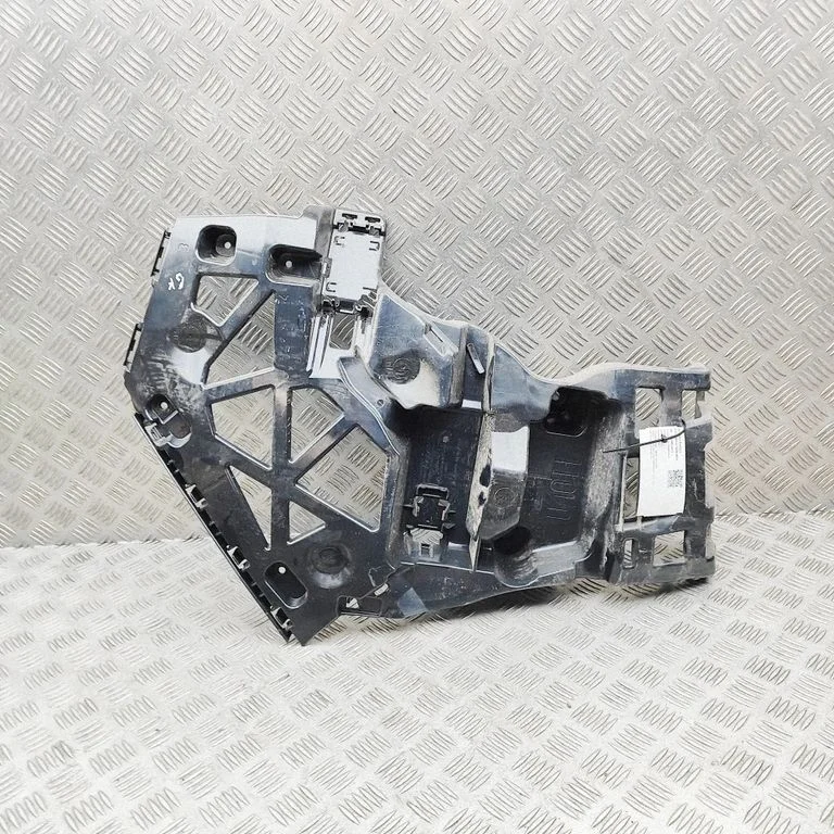 Rear bumper mounting bracket 5A329D1