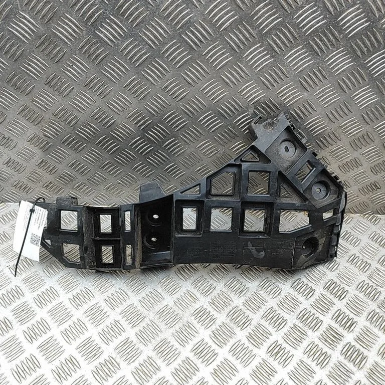 Rear bumper mounting bracket 11135808