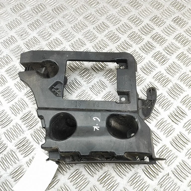Aizmugurējā bufera turētājs 4G5807393D