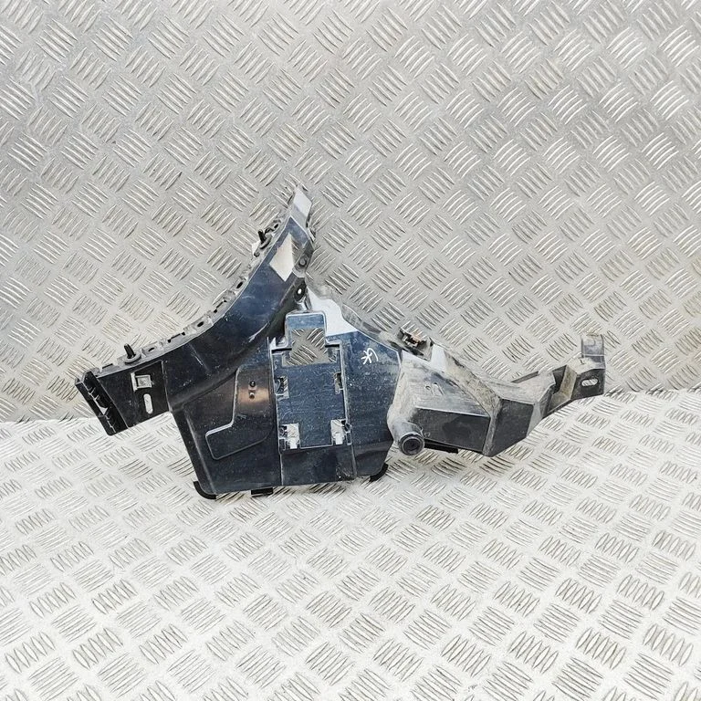 Mocowanie zderzaka tylnego M8D217B931AB