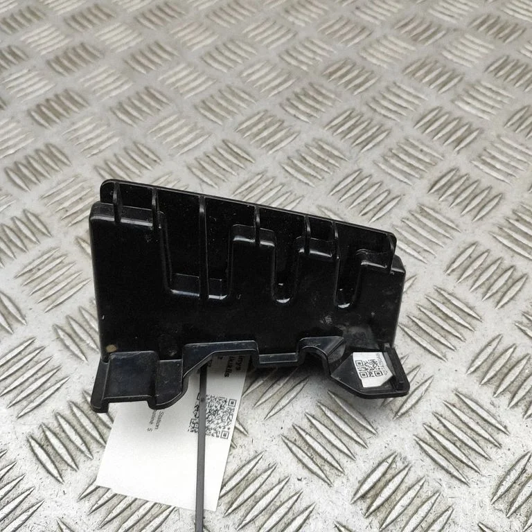 Rear bumper mounting bracket L8B217A750A