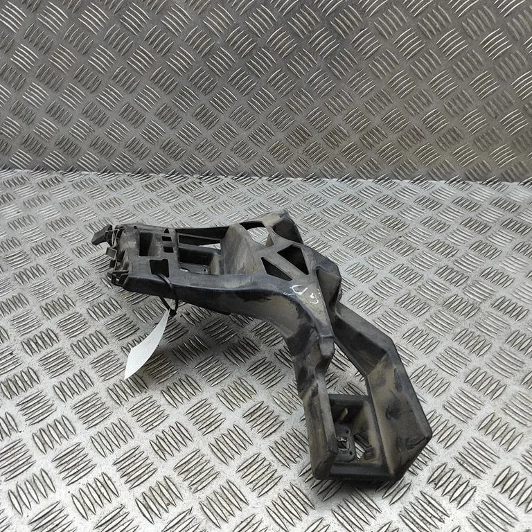 Rear bumper mounting bracket A1668850465