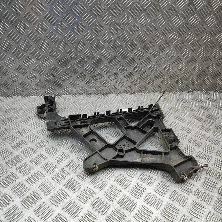 Rear bumper mounting bracket 8T0807890
