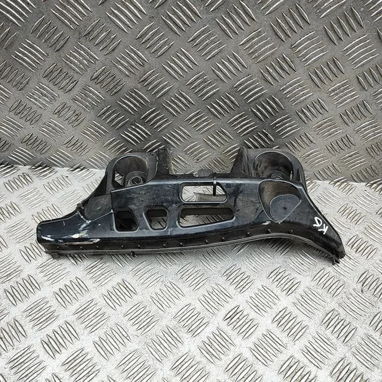 Aizmugurējā bufera turētājs A1178850765