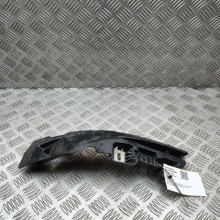 Tagumise kaitseraua kinnitusklamber – Mercedes-Benz C-klass W205 (2014-2021)