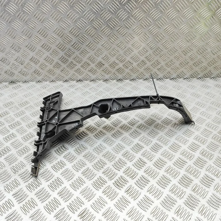 Mocowanie zderzaka tylnego 8R0807453