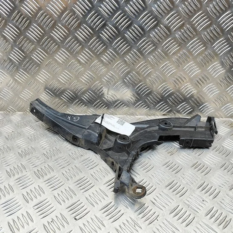 Rear bumper mounting bracket 8V4807377D