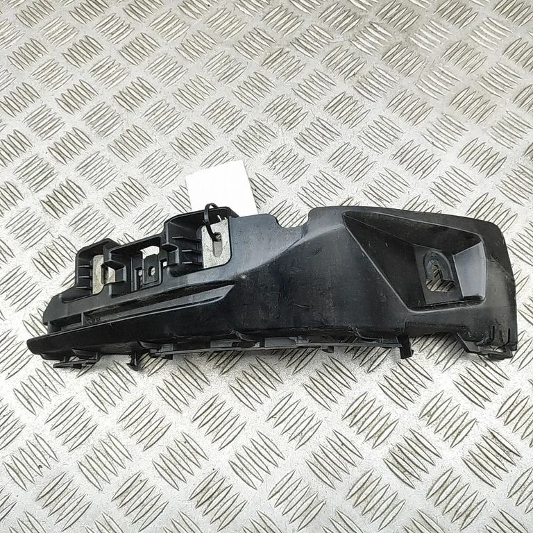 Tagumise kaitseraua kinnitusklamber A2058852165