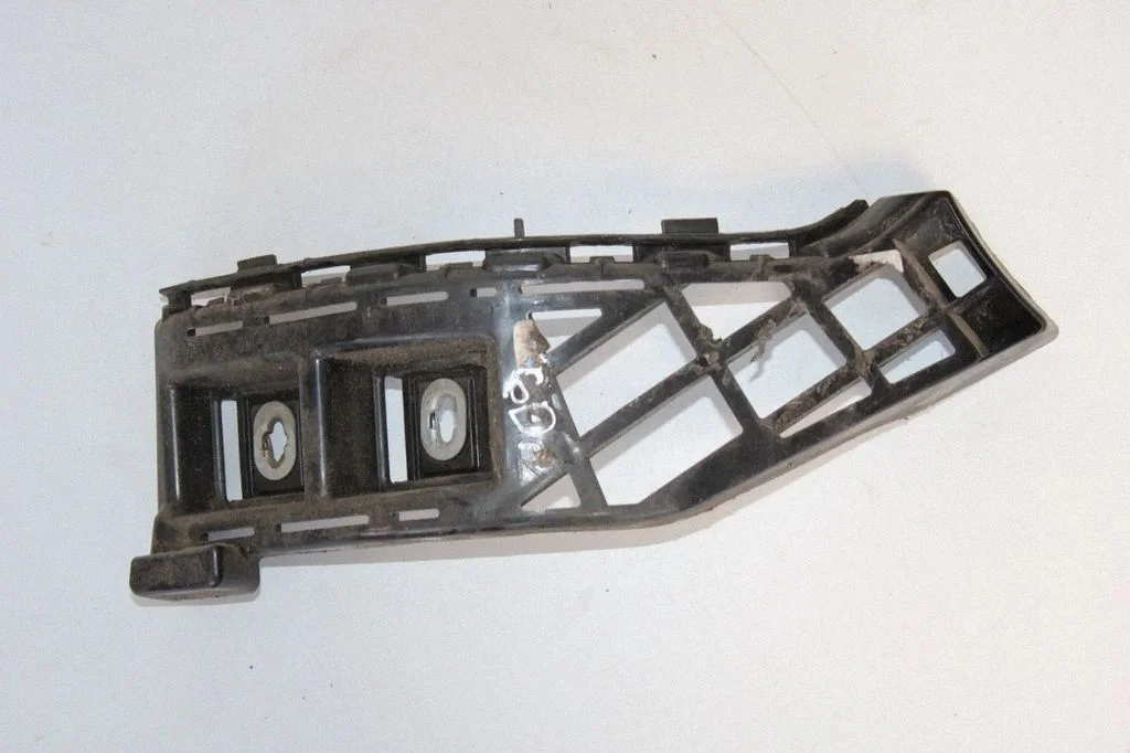 Rear bumper mounting bracket – Mercedes-Benz E-Class W212 (2009-2016)