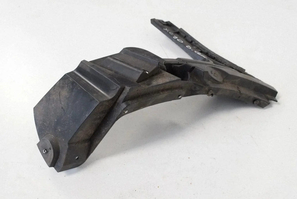 Rear bumper mounting bracket – Volvo XC90 (2007-2014)