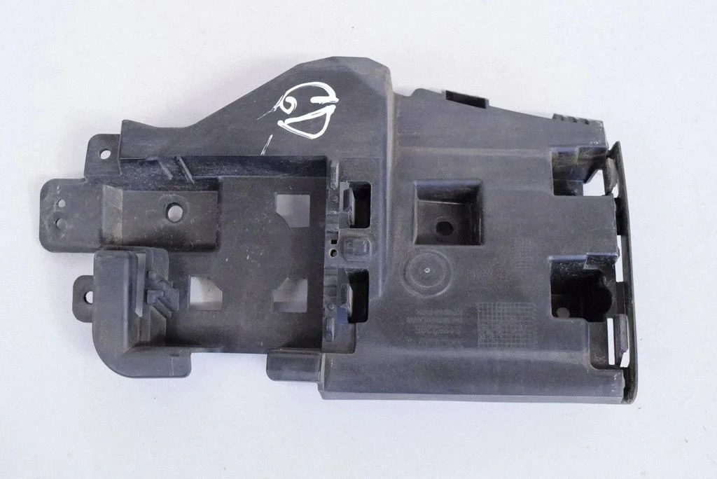 Rear bumper mounting bracket – Volvo V60 (2013-2018)