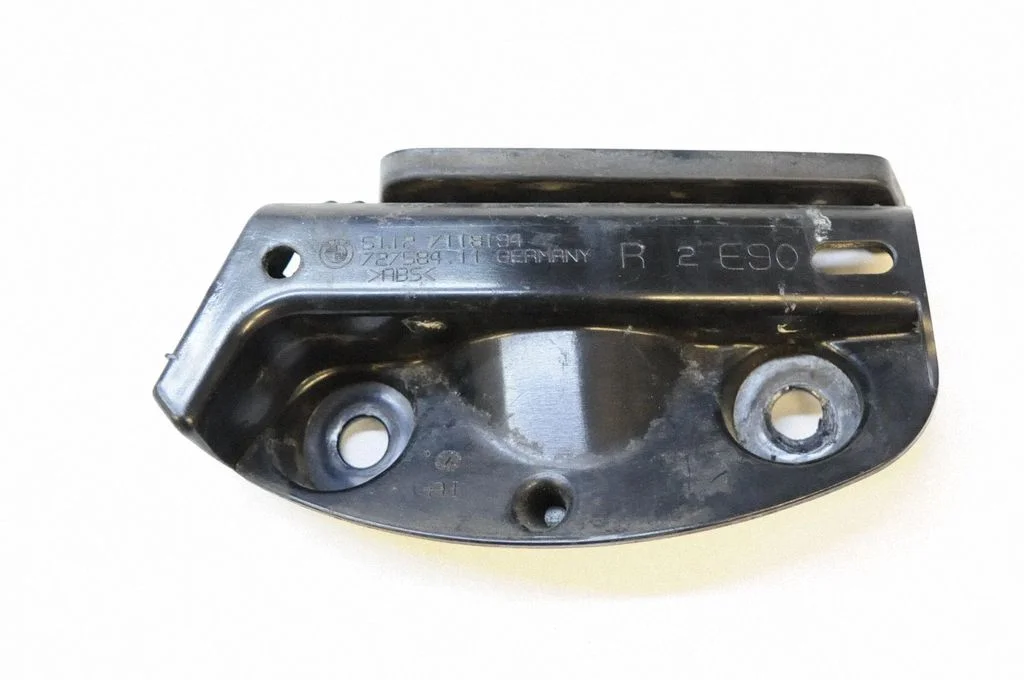 Rear bumper mounting bracket – BMW 3 Series E90 E91 (2005-2012)
