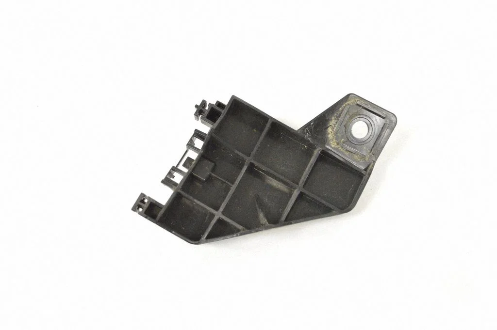 Rear bumper mounting bracket – Lexus RX 450H (2016-)