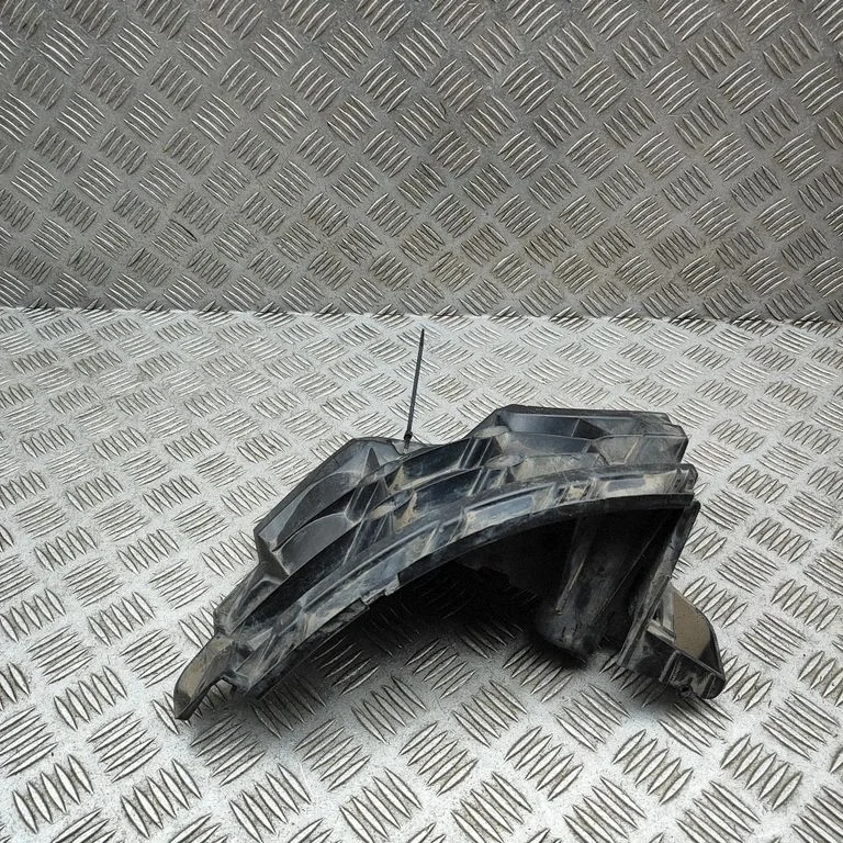 Aizmugurējā bufera turētājs 4M8807394