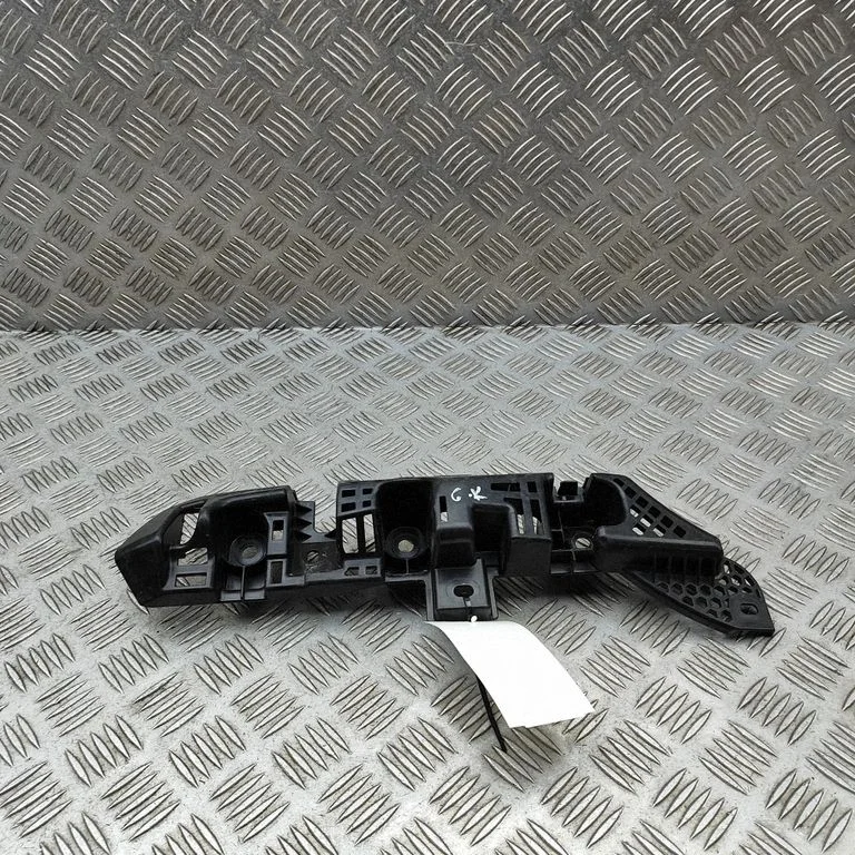 Rear bumper mounting bracket 57707CC511