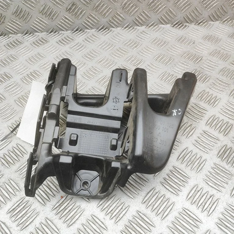Rear bumper mounting bracket 5LJ807393A