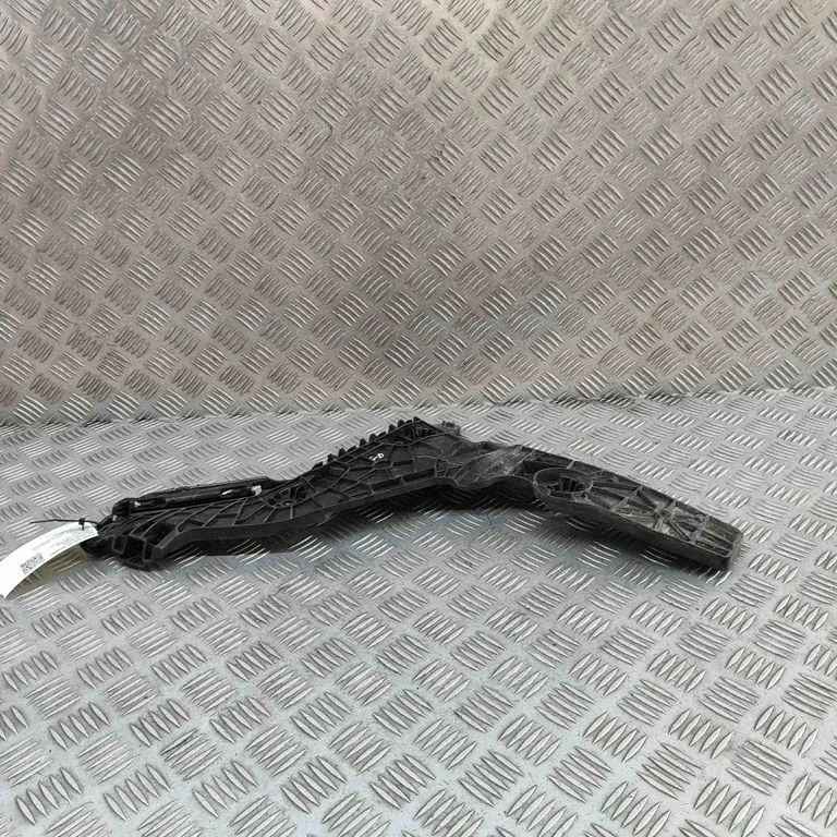 Aizmugurējā bufera turētājs 4KE807454