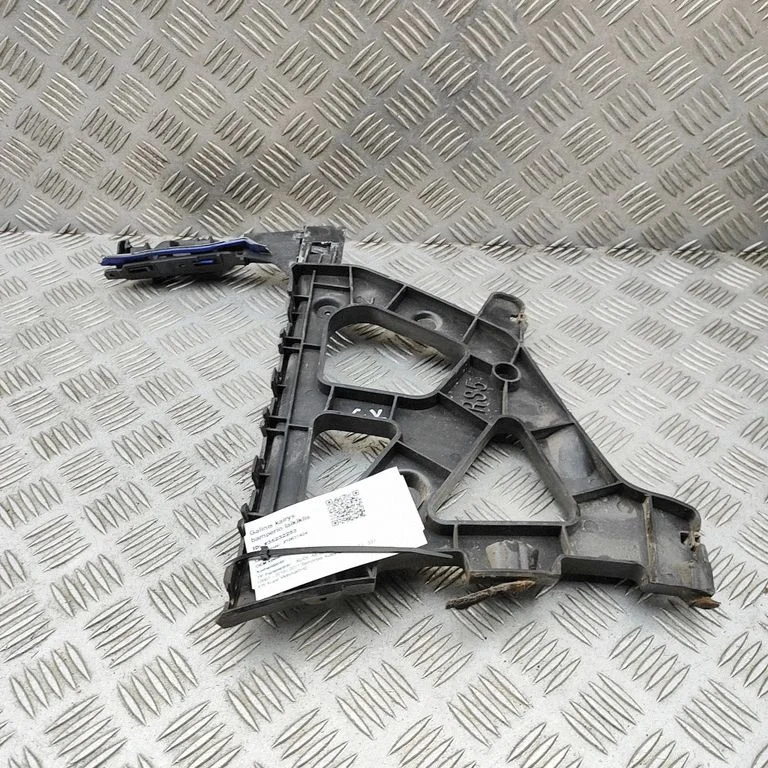 Aizmugurējā bufera turētājs 8T0807453B