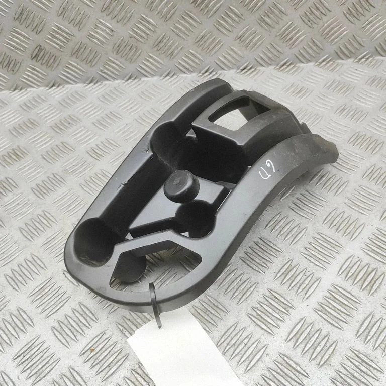 Rear bumper mounting bracket 9845023580