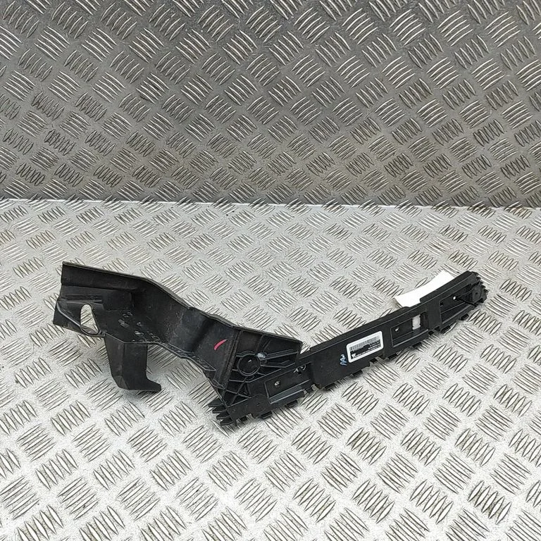 Aizmugurējā bufera turētājs LJ8B17E851AE