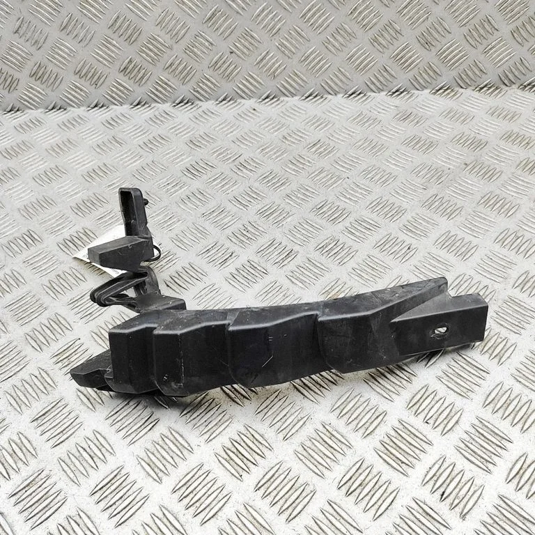 Rear bumper mounting bracket – Jaguar F-Pace (2016-)