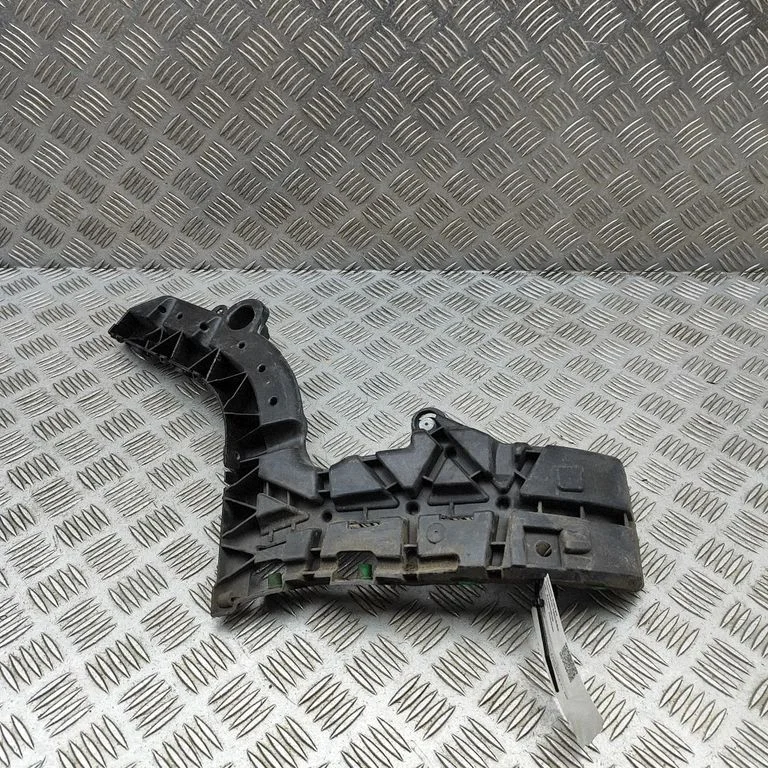 Rear bumper mounting bracket 32390719