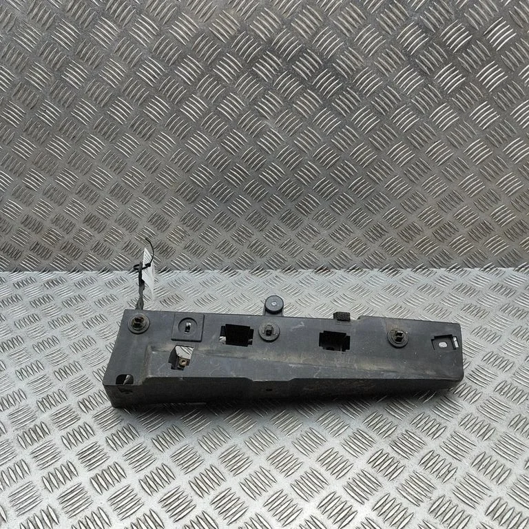 Aizmugurējā bufera turētājs 5256550070