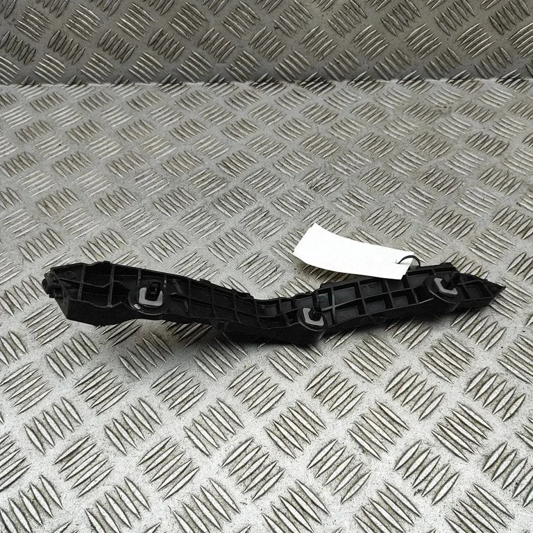 Aizmugurējā bufera turētājs 525750D470