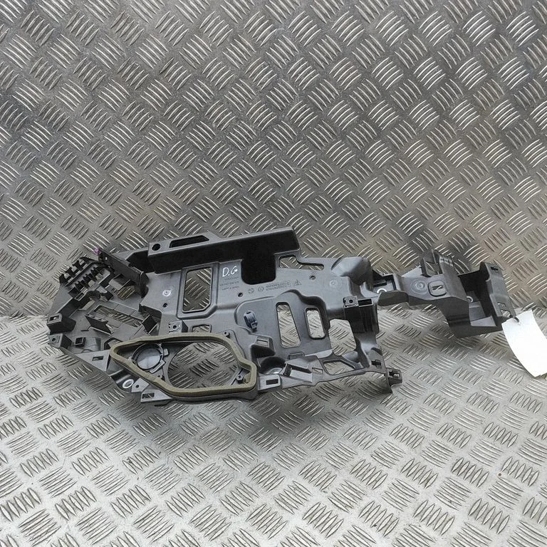 Rear bumper mounting bracket 9J0868554