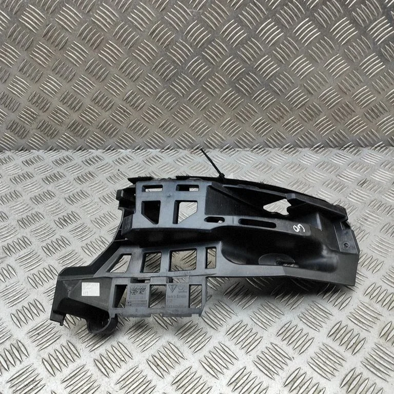 Rear bumper mounting bracket – Porsche Macan (95B) (2014-2018)